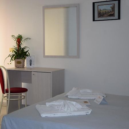 Hotel Sombrero Римини Екстериор снимка