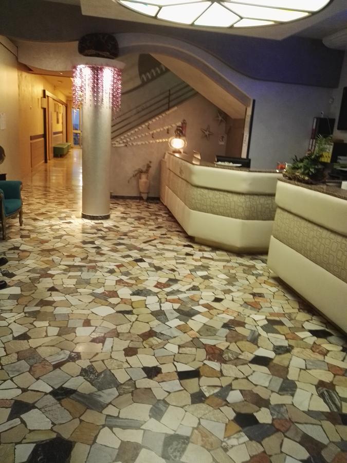 Hotel Sombrero Римини Екстериор снимка