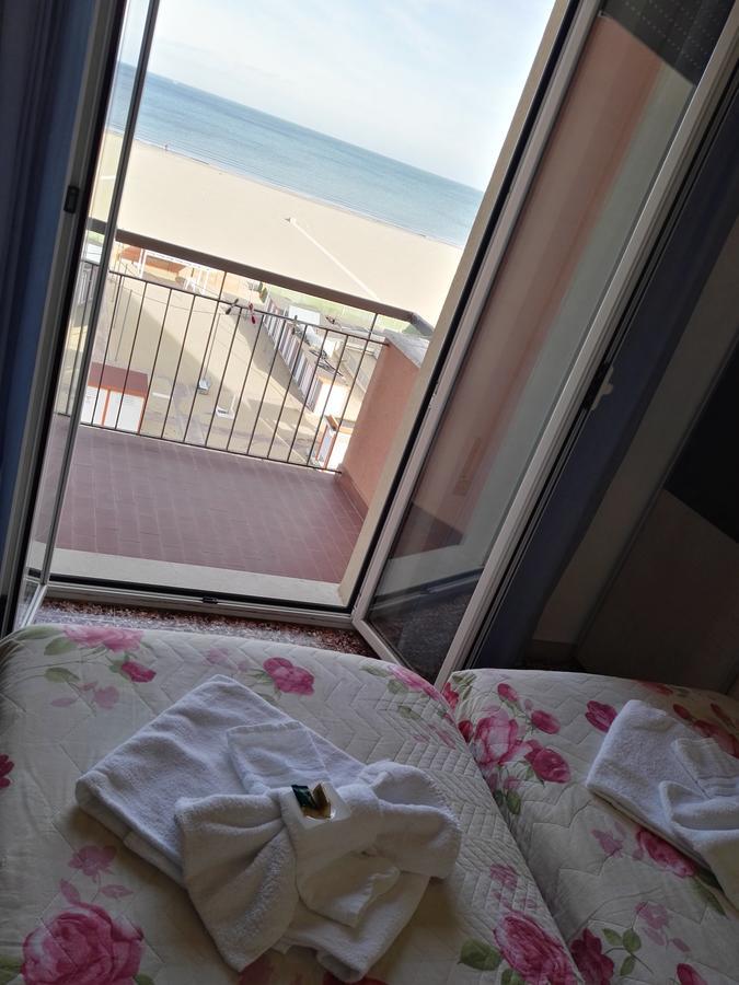 Hotel Sombrero Римини Екстериор снимка
