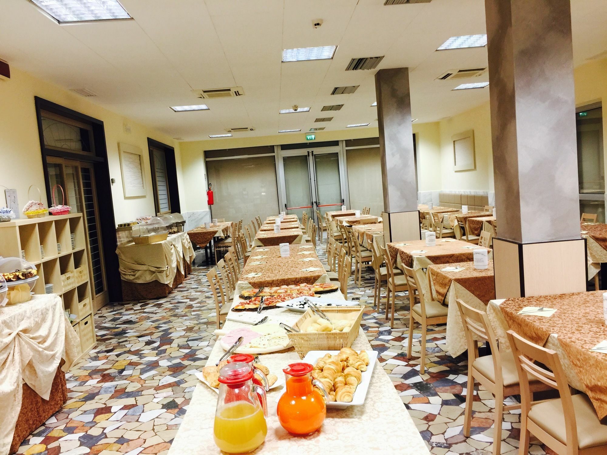 Hotel Sombrero Римини Екстериор снимка
